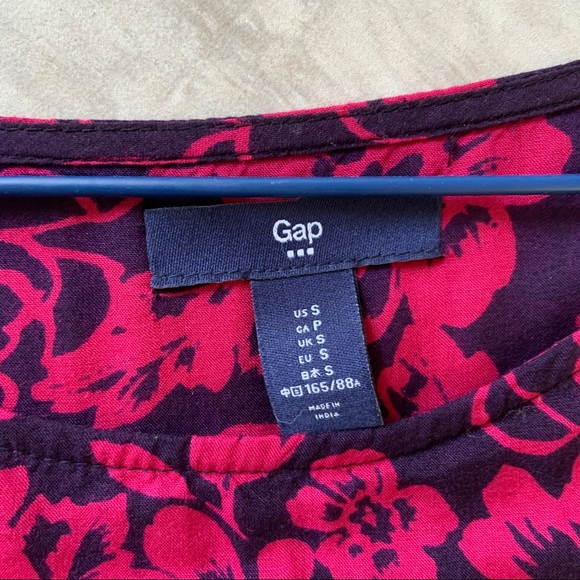 Floral top with asymmetric layering - Picture 3 of 3